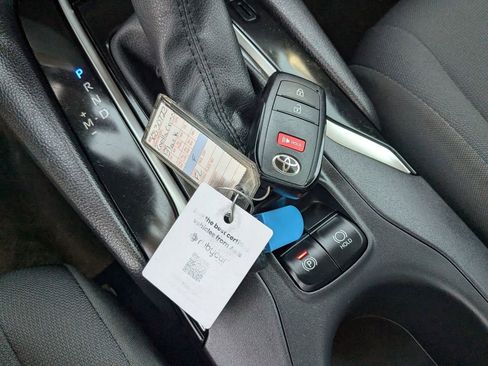 Used 2025 Toyota Corolla Cross LE image 31