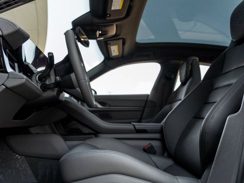 Certified 2025 Porsche Taycan AWD/4WD image 22