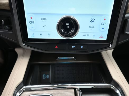 Used 2022 Ford Expedition Limited image 20