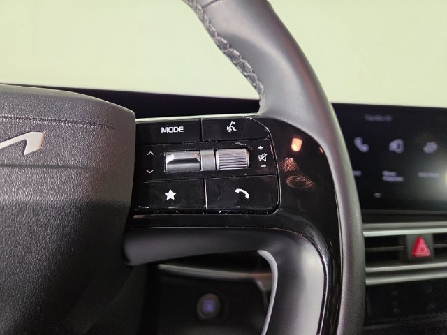 Used 2026 Kia Sorento LX FWD image 24