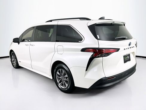 Used 2021 Toyota Sienna XLE w/ XLE Plus Package image 5