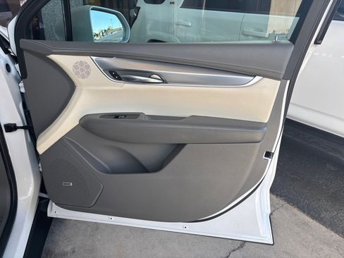 Used 2017 Cadillac XT5 Luxury w/ Driver Awareness Package FWD image 41