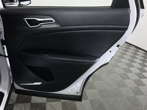 Used 2024 Kia Sportage EX image 25