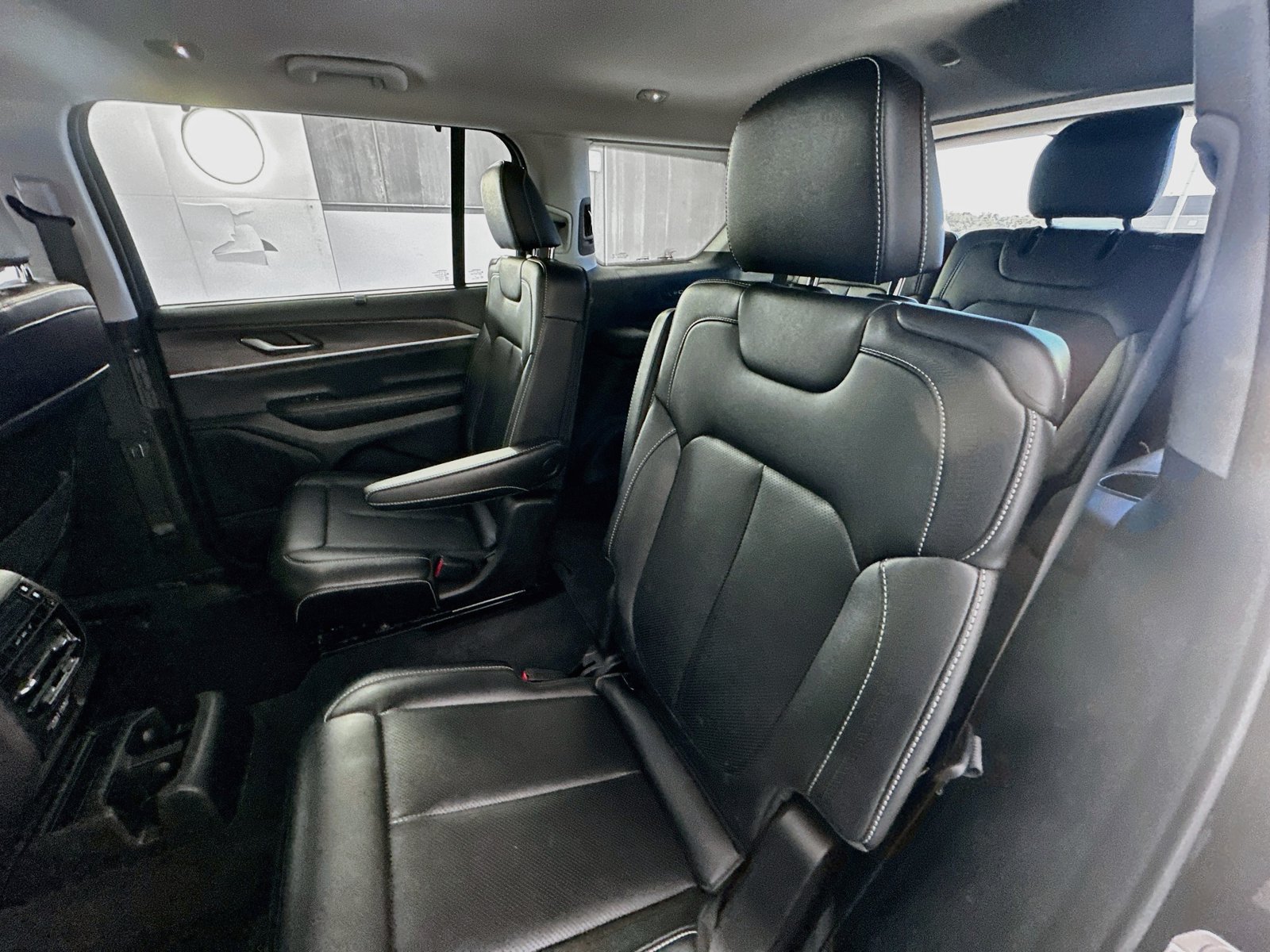 Used 2023 Jeep Grand Cherokee L Limited w/ Luxury Tech Group II AWD/4WD image 24