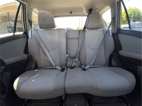 Used 2012 Toyota RAV4 4WD w/ Upgrade Value Pkg image 8