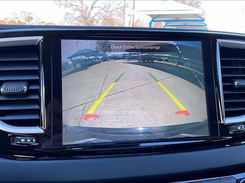 Used 2023 Chrysler Pacifica Touring-L image 26