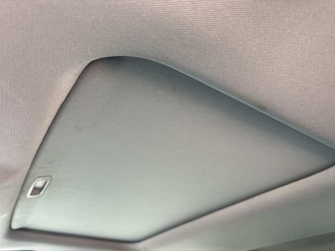 Used 2017 Toyota Highlander SE FWD image 16