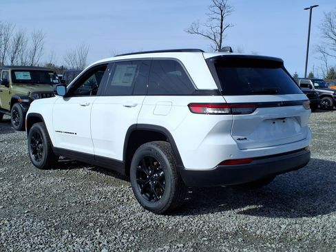 New 2026 Jeep Grand Cherokee Altitude AWD/4WD image 3
