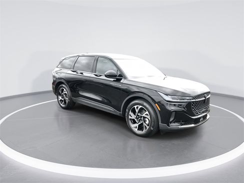 Used 2025 Lincoln Nautilus Premier w/ Jet Appearance Package image 2