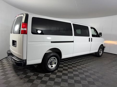 Used 2025 Chevrolet Express 3500 LT w/ LT Preferred Equipment Group RWD image 8