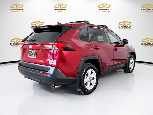 Used 2020 Toyota RAV4 XLE w/ Carpet Mat Package AWD/4WD image 7