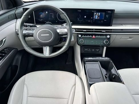 Used 2025 Hyundai Tucson Limited FWD image 14