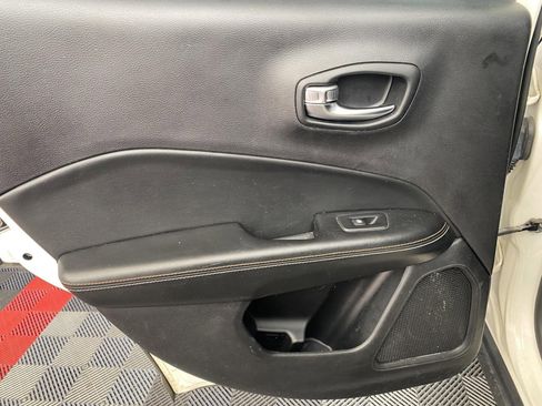 Used 2019 Jeep Compass Latitude w/ Popular Equipment Group AWD/4WD image 13