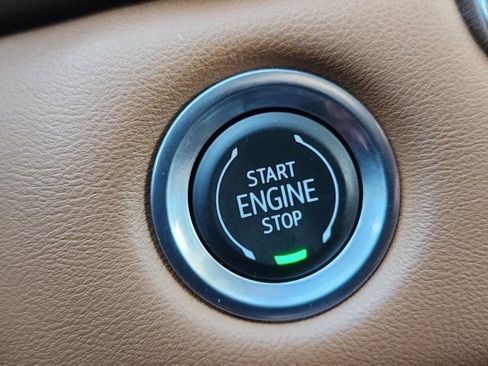 Used 2023 GMC Canyon AT4 image 8