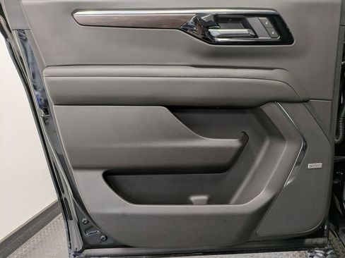 Used 2026 Chevrolet Suburban Z71 w/ Comfort Package AWD/4WD image 22