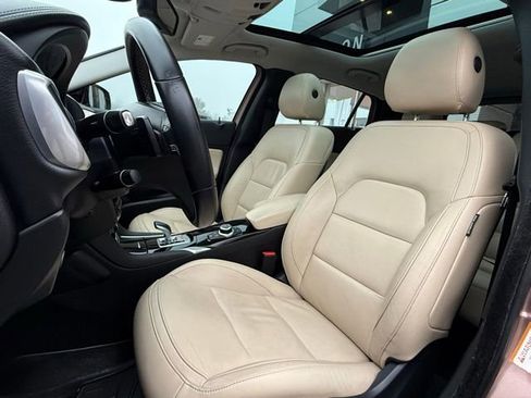 Used 2017 INFINITI QX30 Premium w/ Navigation Package image 13