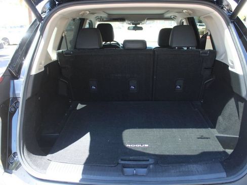 Used 2023 Nissan Rogue SV w/ SV Premium B Package FWD image 6