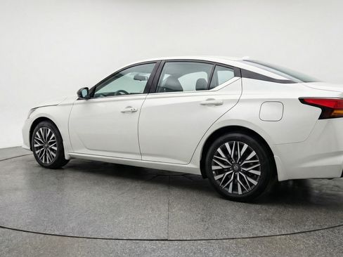 Used 2025 Nissan Altima 2.5 SV image 6