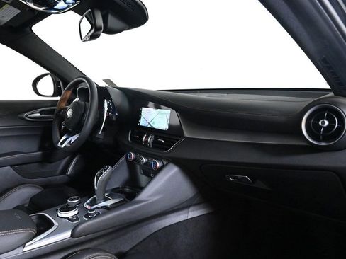 Used 2025 Alfa Romeo Giulia Intensa w/ Driving Assist Package image 15