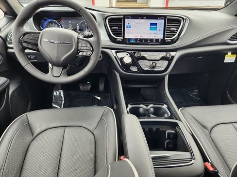 New 2026 Chrysler Pacifica Limited w/ S Appearance Package FWD image 11