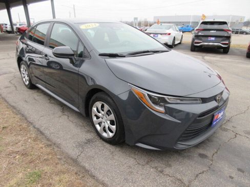 Used 2024 Toyota Corolla LE image 7