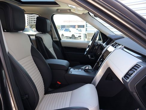 Certified 2025 Land Rover Discovery S AWD/4WD image 31