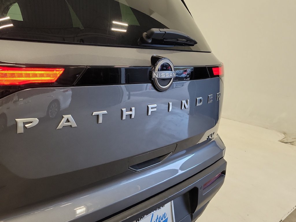 Used 2024 Nissan Pathfinder SV FWD image 8
