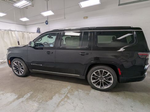 New 2025 Jeep Wagoneer Series III w/ Premium Group I image 8