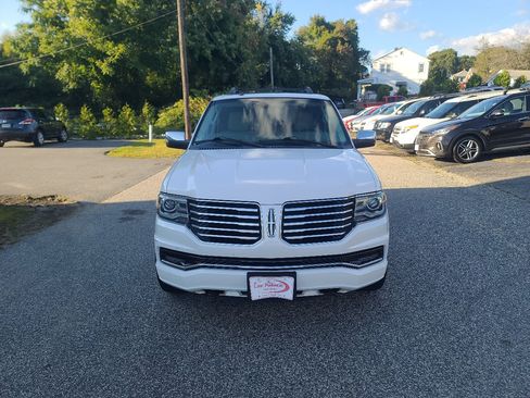 Used 2015 Lincoln Navigator 4WD image 2