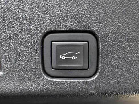 Used 2024 Chevrolet Traverse LT AWD/4WD image 31