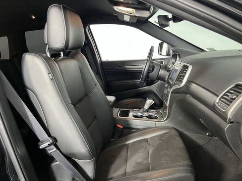 Certified 2021 Jeep Grand Cherokee Laredo X image 31