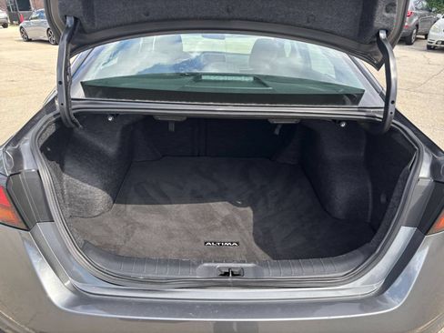 Used 2025 Nissan Altima 2.5 SV FWD image 31