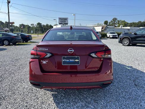 Used 2024 Nissan Versa SR FWD image 3