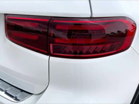 Used 2024 Mercedes-Benz GLB 250 image 30