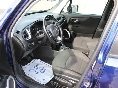 Used 2018 Jeep Renegade Latitude FWD image 19