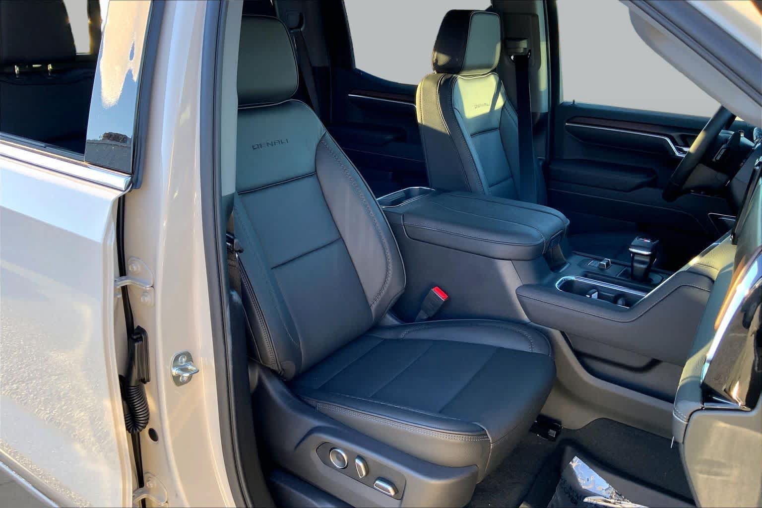 Used 2026 GMC Sierra 1500 Denali AWD/4WD image 8