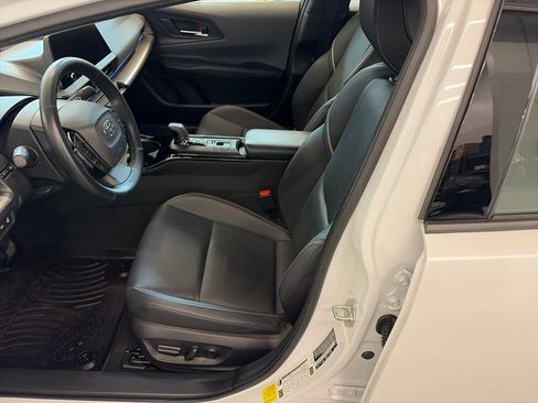 Used 2024 Toyota Prius XLE AWD/4WD image 10