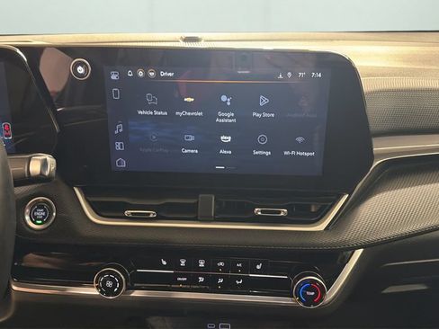 Used 2025 Chevrolet Equinox LT AWD/4WD image 11