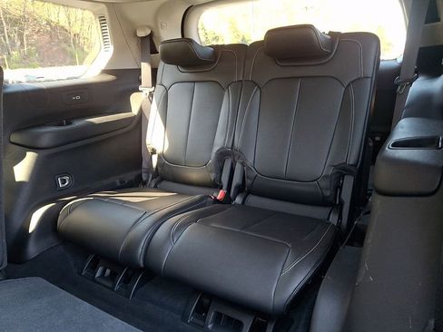 Used 2023 Jeep Grand Cherokee L Limited AWD/4WD image 14