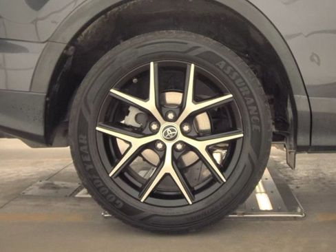 Used 2016 Toyota RAV4 SE image 33