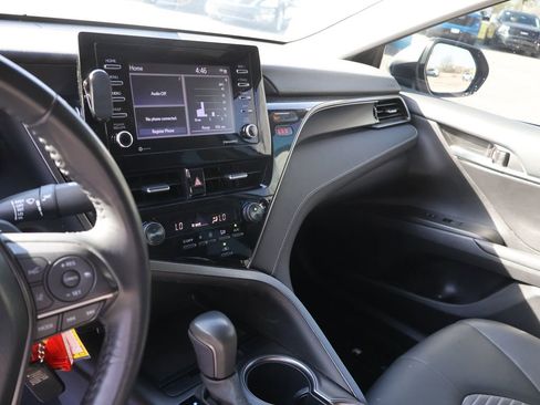 Used 2024 Toyota Camry SE image 19