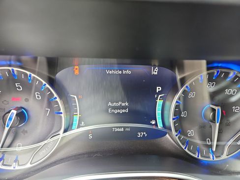Used 2023 Chrysler Pacifica Limited FWD image 16