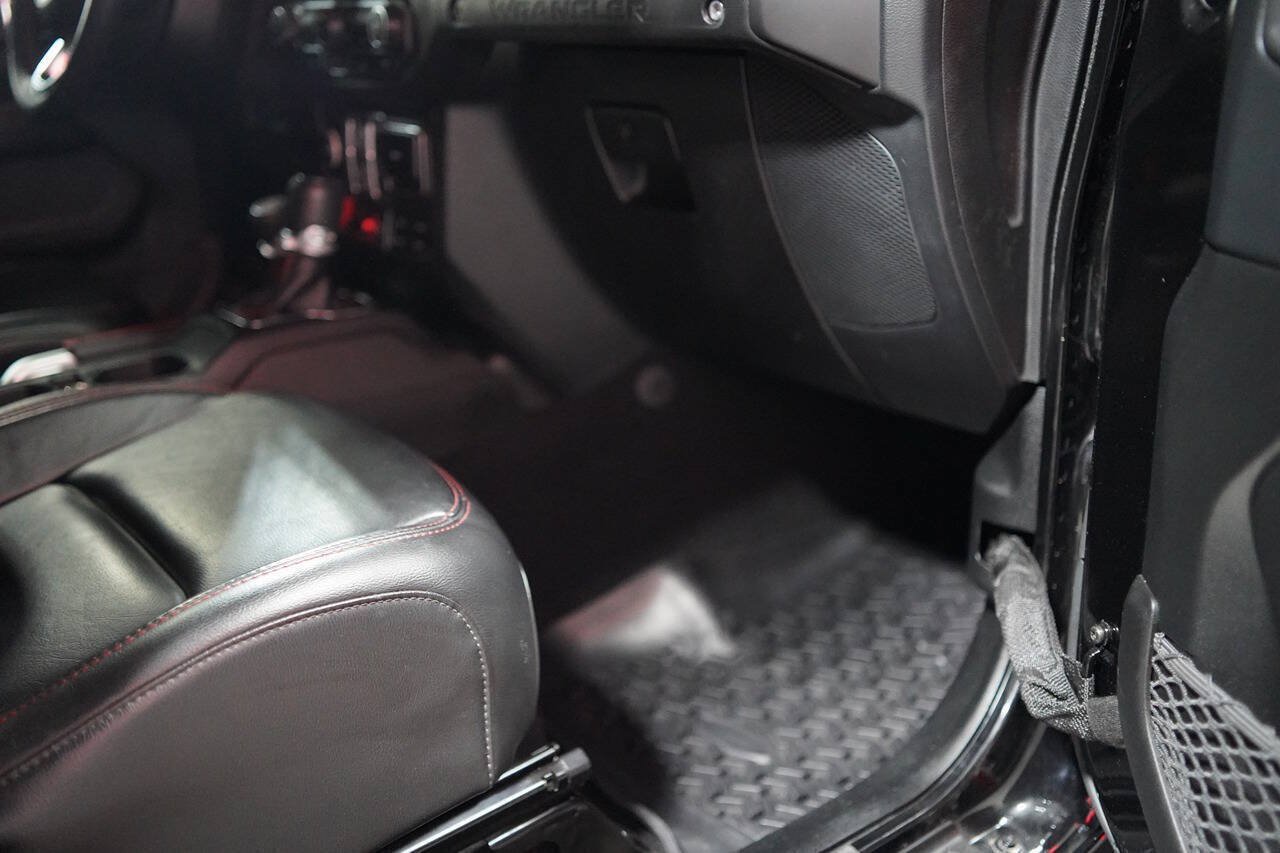 Used 2018 Jeep Wrangler Unlimited Rubicon AWD/4WD image 96