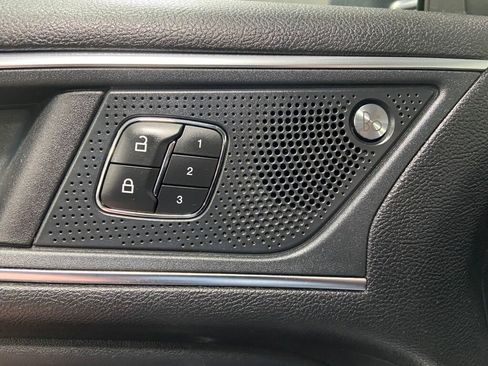 Used 2019 Ford Edge Titanium image 17