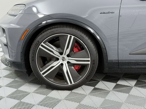 Certified 2025 Porsche Macan Turbo Electric AWD/4WD image 12