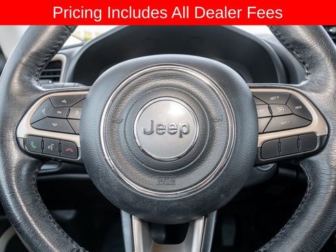 Used 2017 Jeep Renegade Latitude FWD image 17