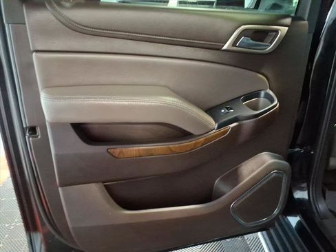 Used 2019 GMC Yukon XL Denali image 17