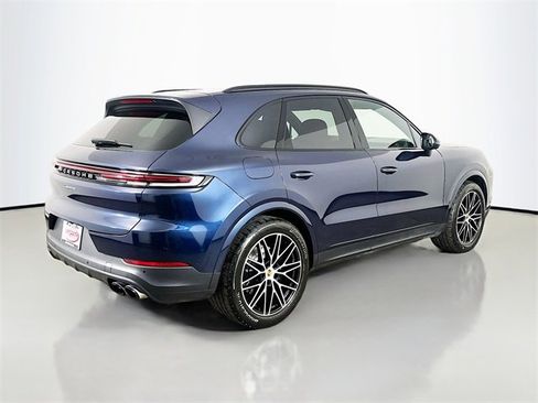 Used 2024 Porsche Cayenne w/ Sport Chrono Package image 24