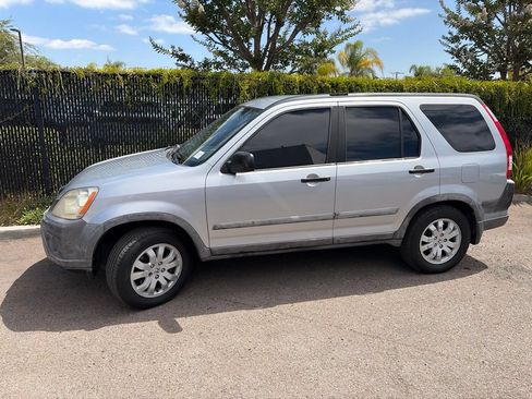 Used 2005 Honda CR-V LX image 11