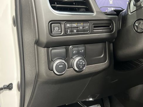 Used 2022 GMC Yukon SLT w/ SLT Luxury Package image 16